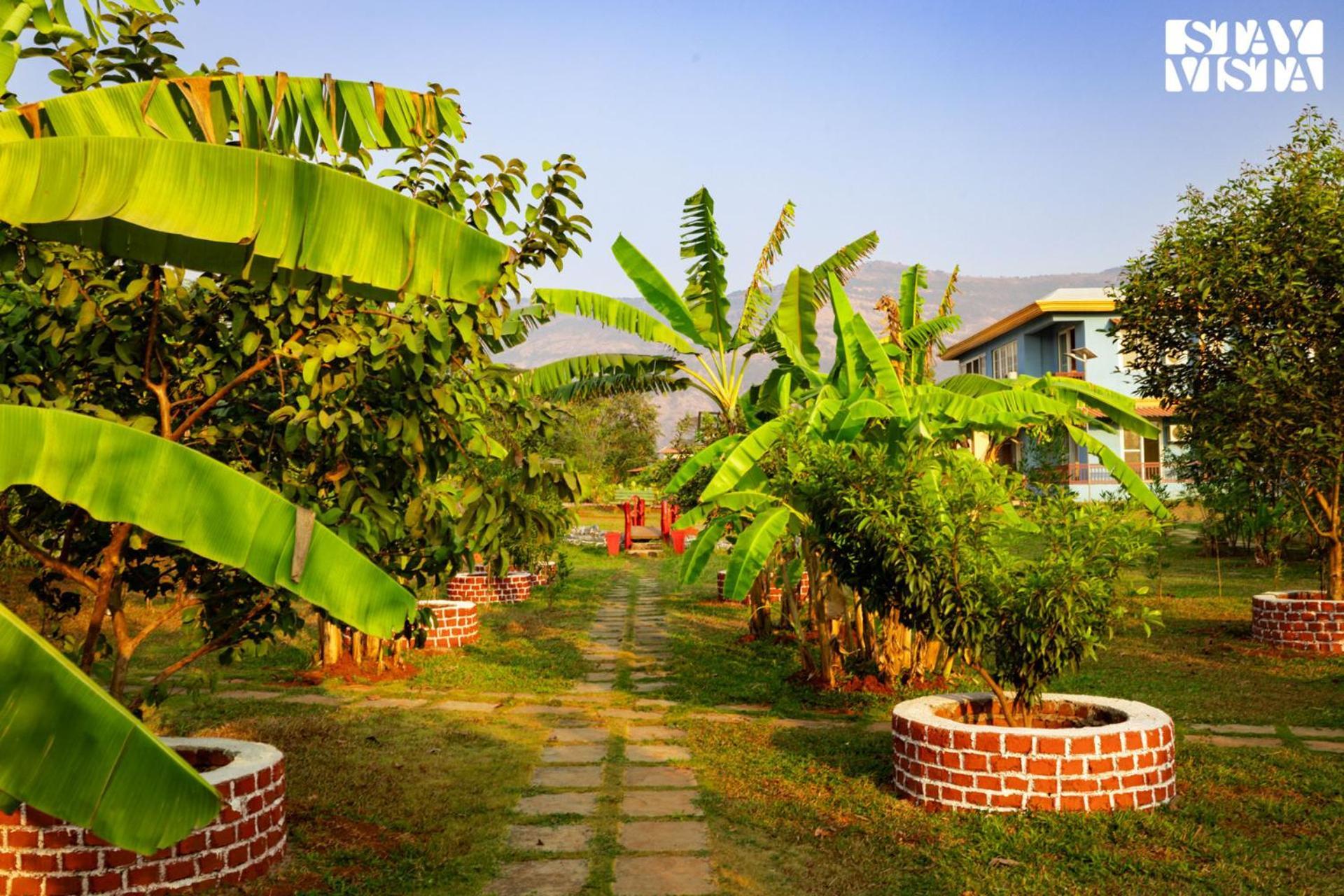 Stayvista'S Hillside Meadows - Mountainside Retreat With Farm View, Pool & Deck, Lawn & Gazebo Chinchavli Exterior photo